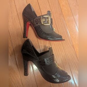 Luciano Padovan Chic Crocodile Pattern Heels with Gold Buckle